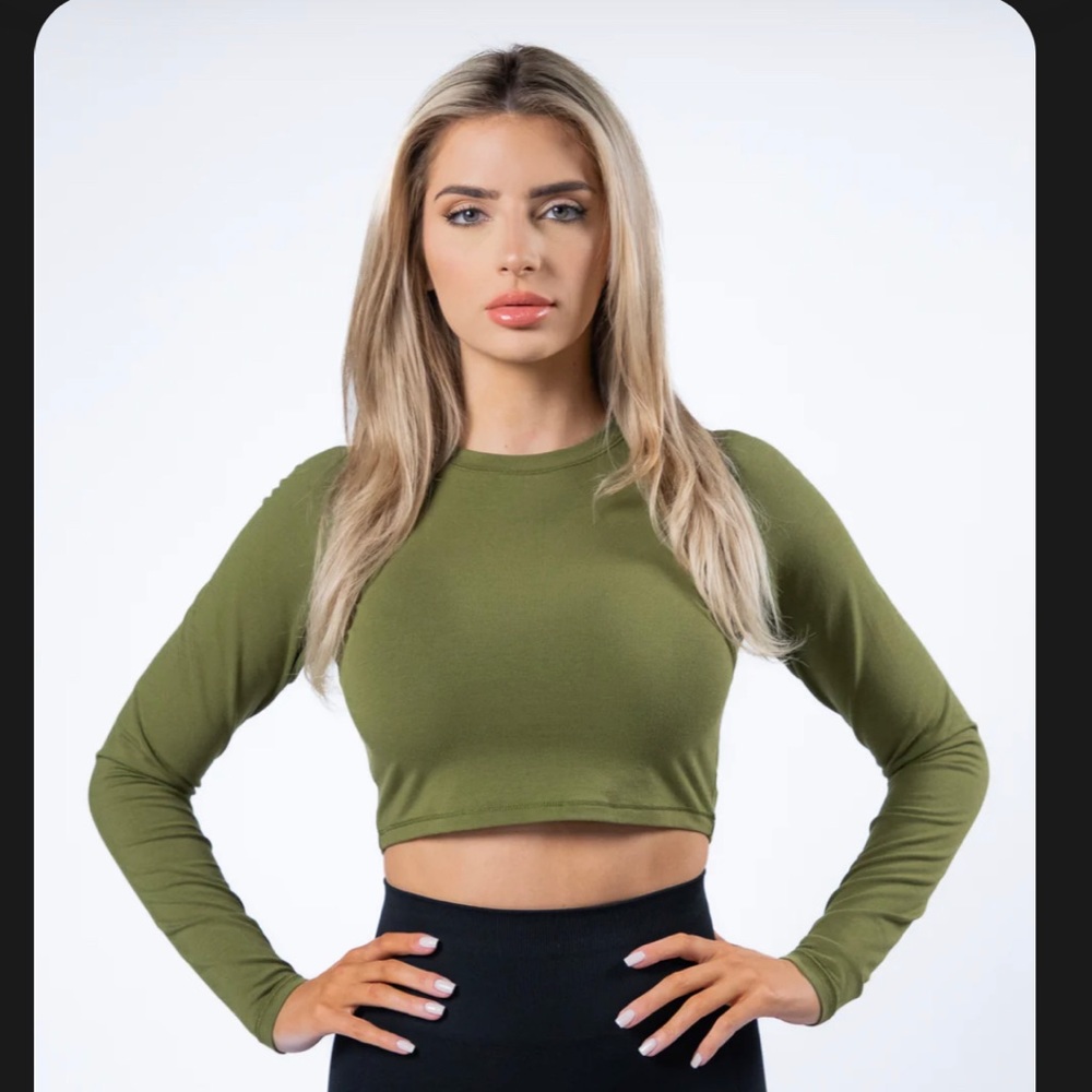 Alphalete EVO Long Sleeve Crop